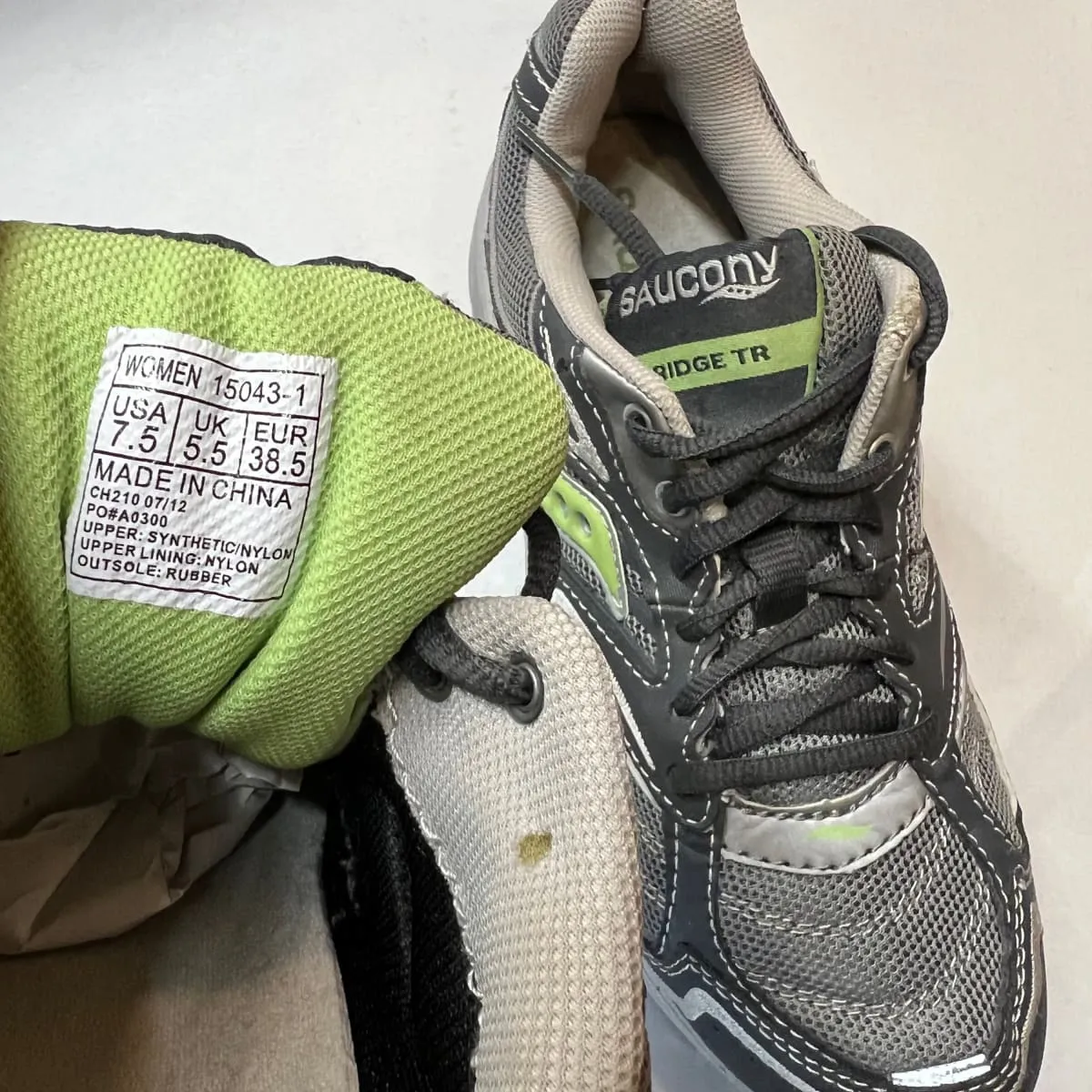 Women's Saucony Ridge TR-Original Trail Running Shoe - Gray/Green- Size 7.5M Preowned
